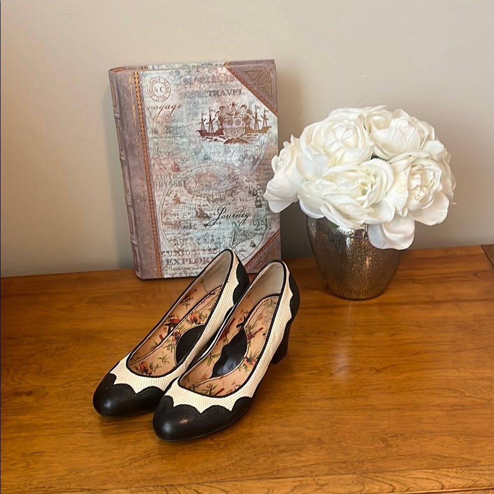 Elegant Black and Cream Women's Shoes